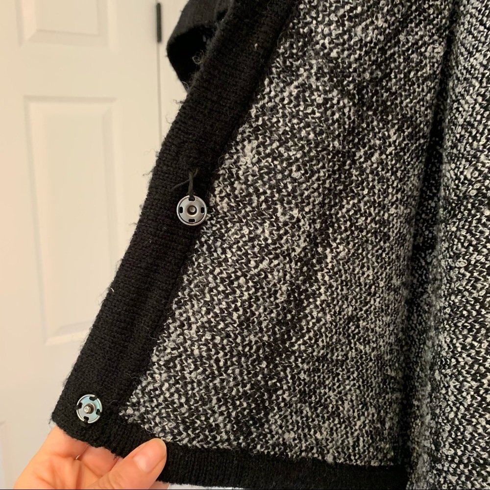 Guess black and white wool poncho draped cardigan sweater - Picture 3 of 8